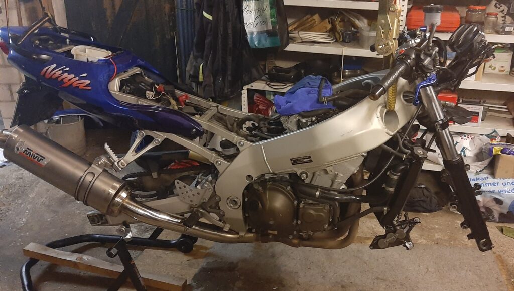 gestripptes Motorrad